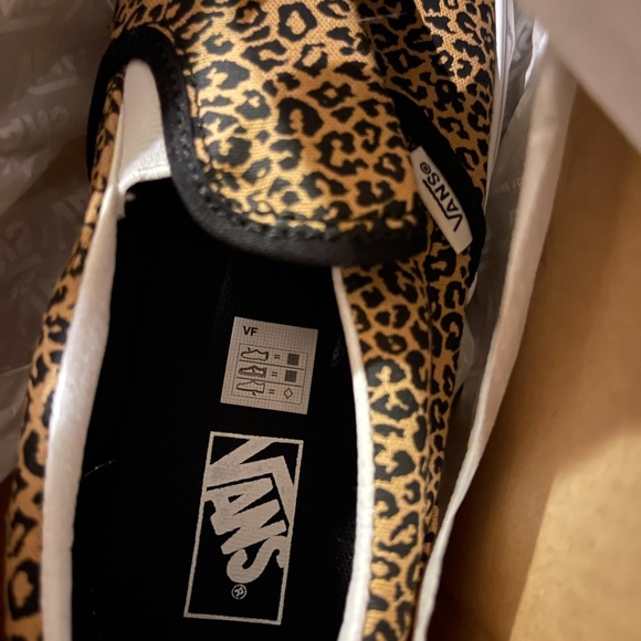 Vans slip on leopard cheetah print size 5 youth / women’s 6.5 - Picture 3 of 3